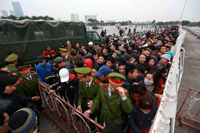 Gian nan mua vé xem bán kết AFF Cup